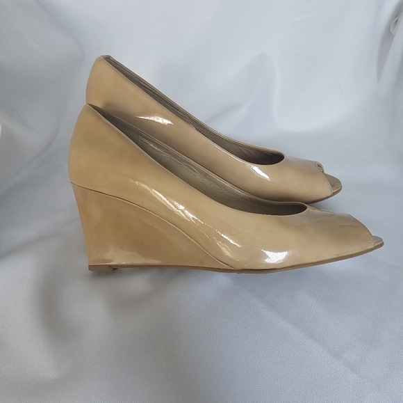 Stuart Weitzman Patent Leather Wedge Heel. Size 9m. - Picture 3 of 7